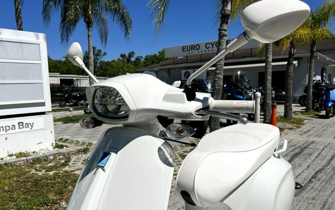 2022 Vespa Sprint 150 White Out