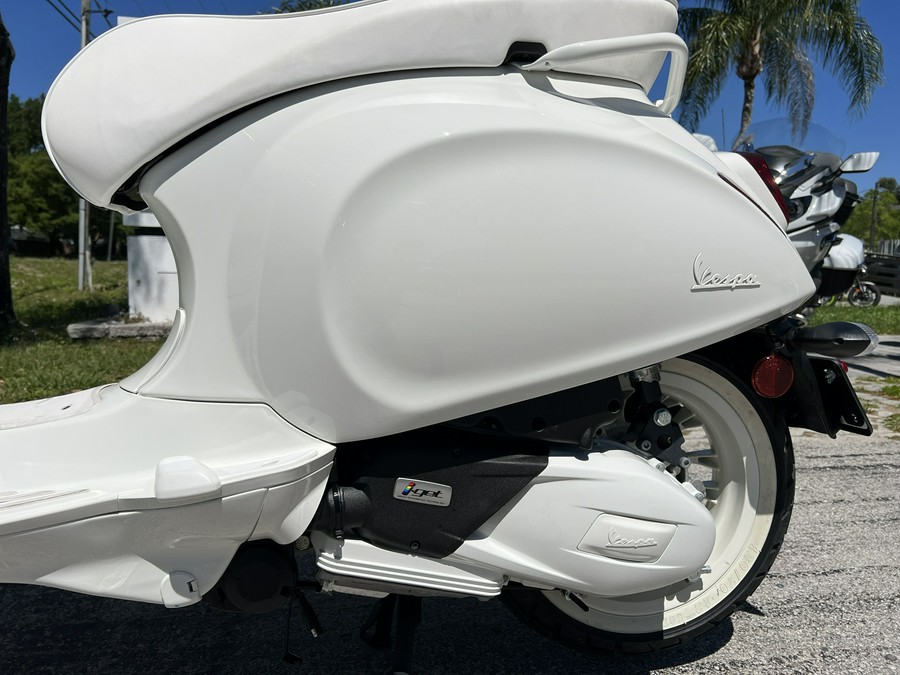 2022 Vespa Sprint 150 White Out