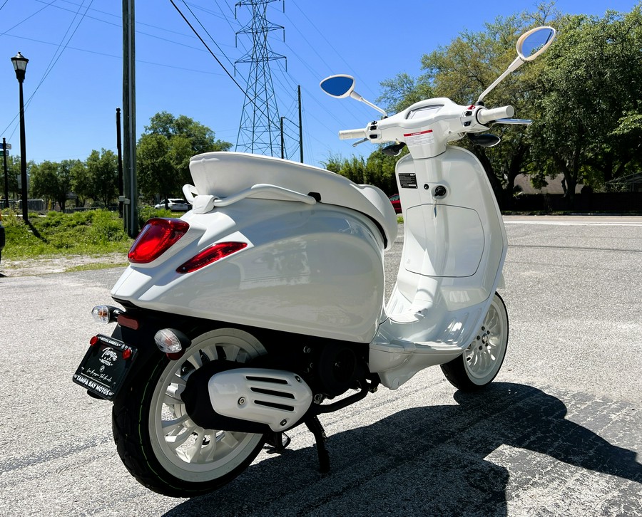 2022 Vespa Sprint 150 White Out