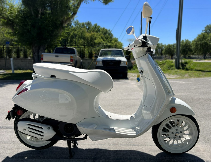 2022 Vespa Sprint 150 White Out