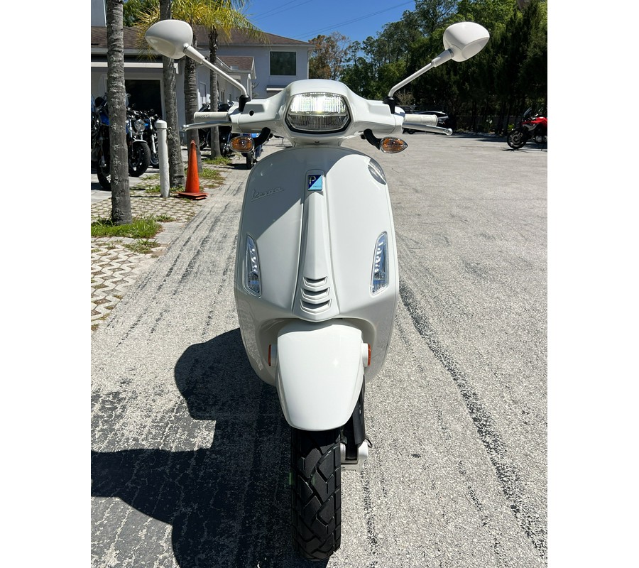 2022 Vespa Sprint 150 White Out