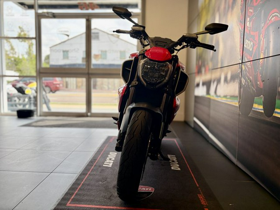 2026 Ducati DIAVEL V4
