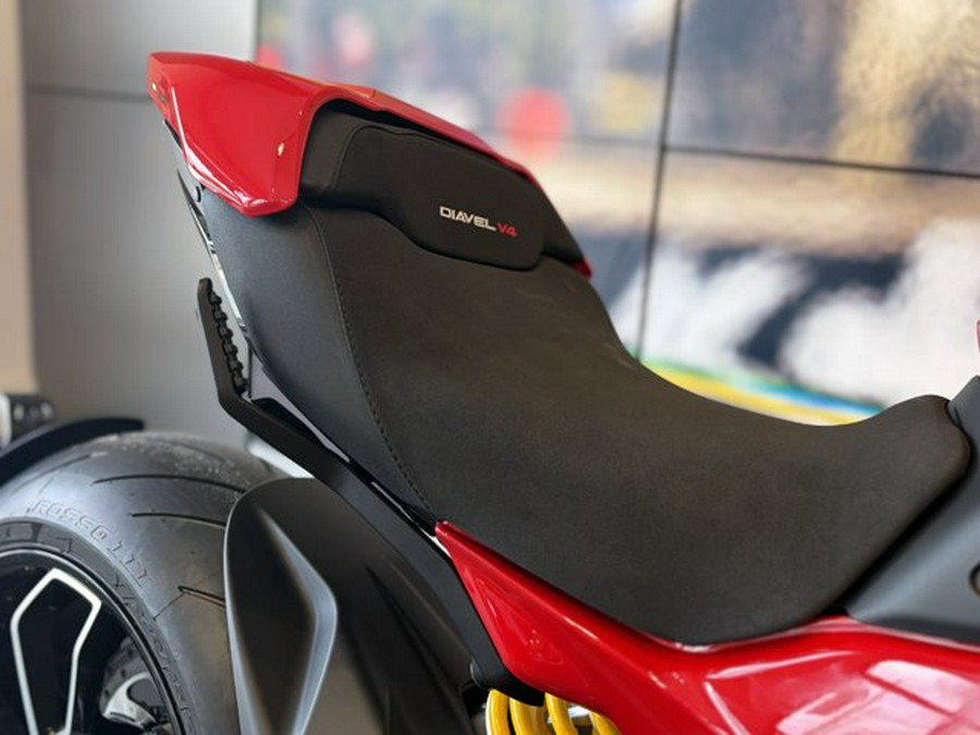 2026 Ducati DIAVEL V4