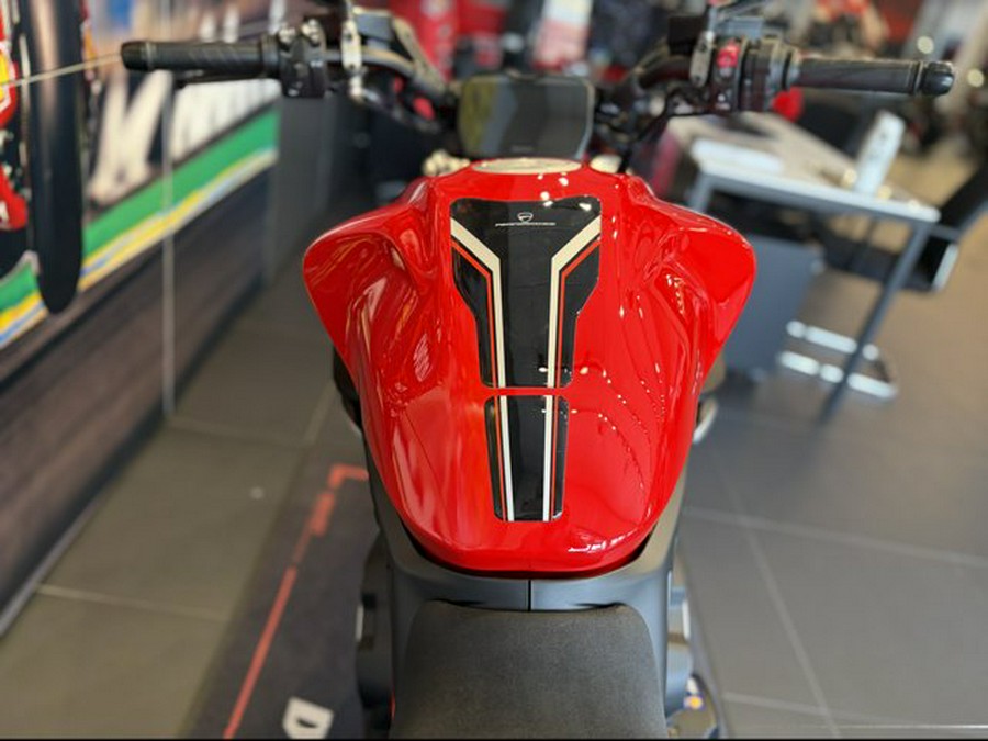 2026 Ducati DIAVEL V4