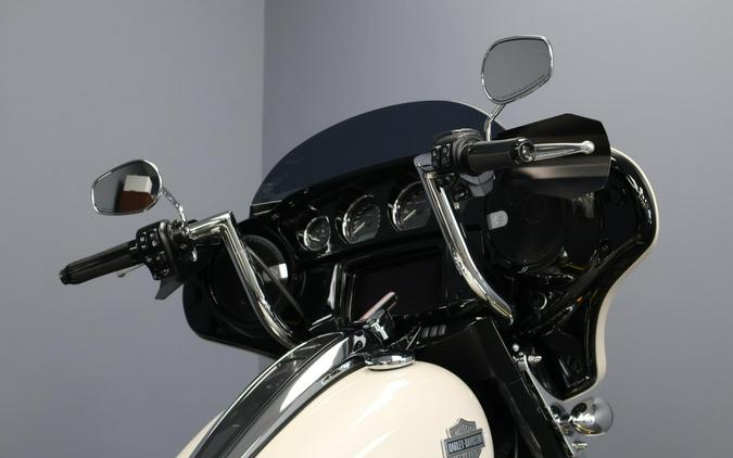 2022 Harley-Davidson® Street Glide® Special White Sand Pearl