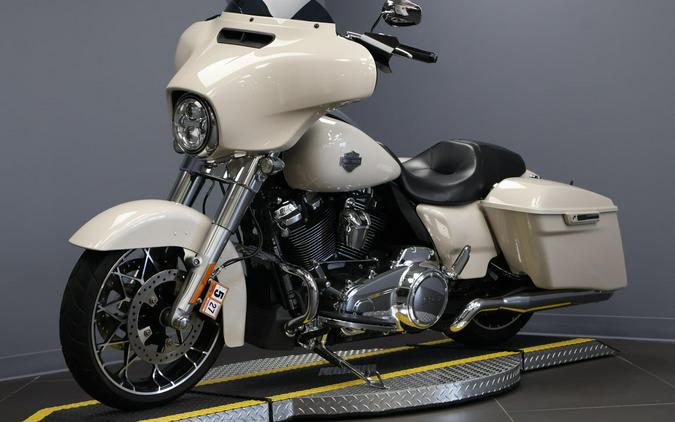 2022 Harley-Davidson® Street Glide® Special White Sand Pearl