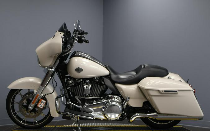 2022 Harley-Davidson® Street Glide® Special White Sand Pearl