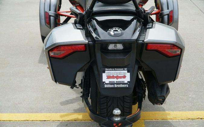 2016 Can-Am Spyder F3 T 6-Speed Semi-Automatic (SE6) Radio
