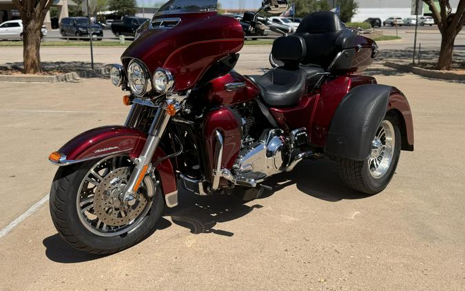 2016 Harley-Davidson® Tri Glide® Ultra Two-Tone Mysterious Red Sunglo/Velocity Red Sunglo