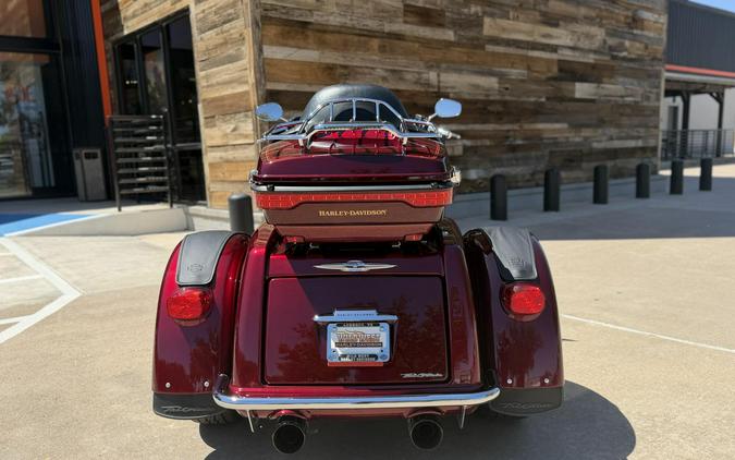 2016 Harley-Davidson® Tri Glide® Ultra Two-Tone Mysterious Red Sunglo/Velocity Red Sunglo