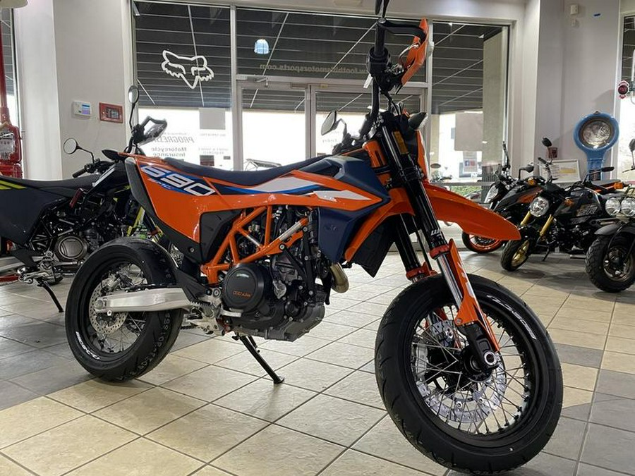 2024 KTM 690 SMC R