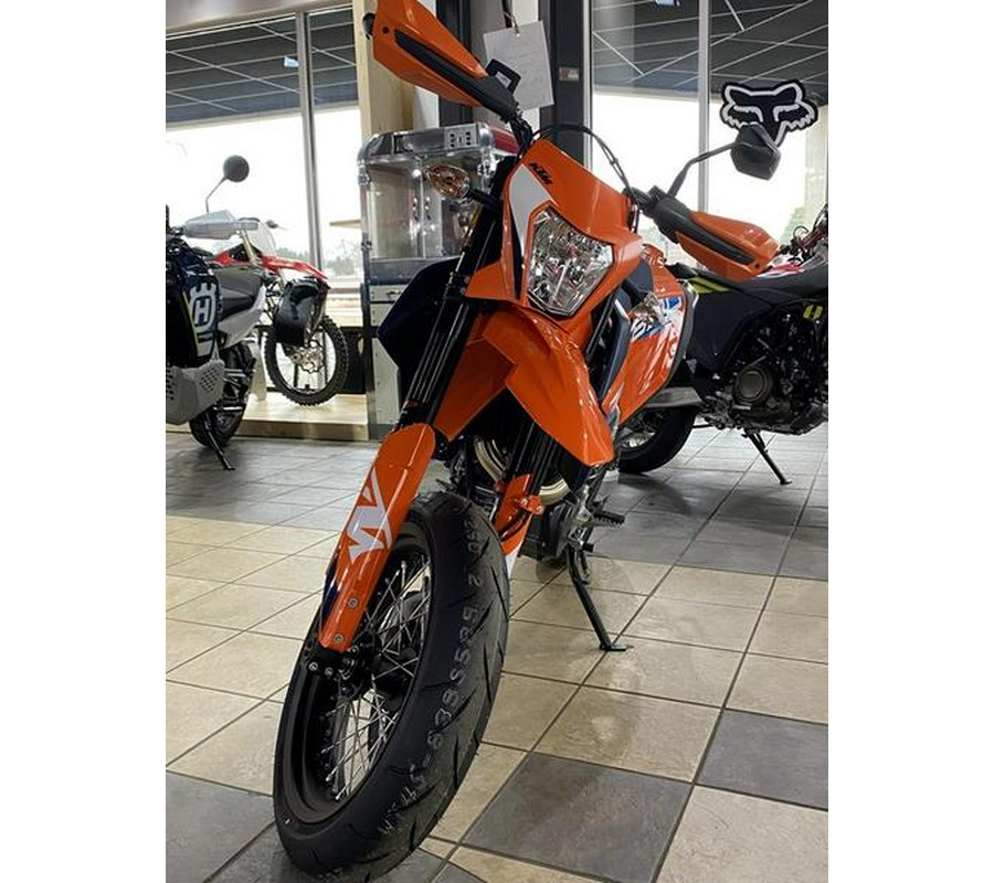 2024 KTM 690 SMC R