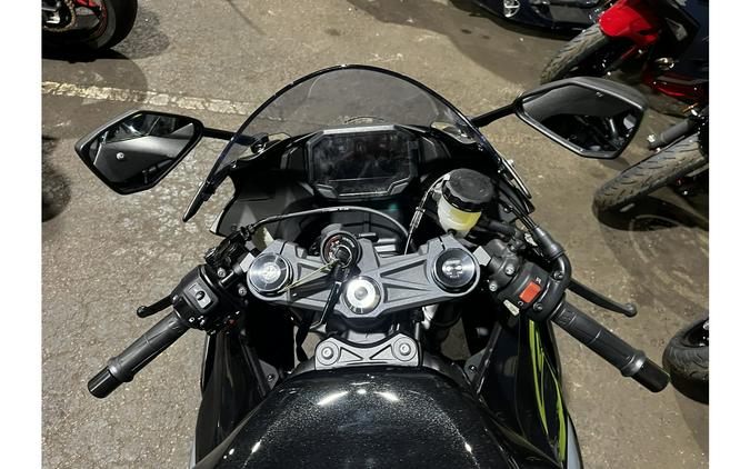 2026 Kawasaki Ninja® ZX™-6R Base