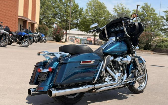 2022 Harley-Davidson® Street Glide® FLHX Vivid Black 644227