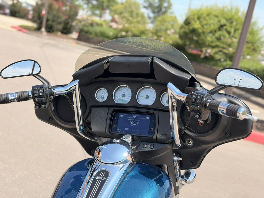 2022 Harley-Davidson® Street Glide® FLHX Vivid Black 644227