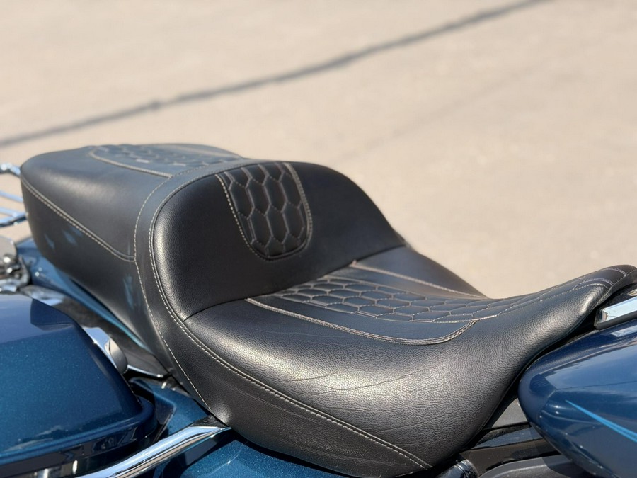 2022 Harley-Davidson® Street Glide® FLHX Vivid Black 644227