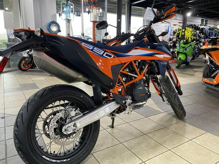 2024 KTM 690 SMC R