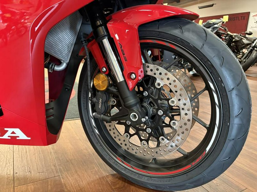 2025 Honda® CBR650R E-Clutch