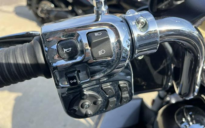 2017 Indian Roadmaster Steel Gray Over Thunder Black