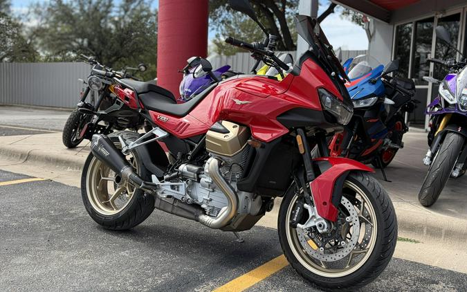 2024 Moto Guzzi V100 Mandello