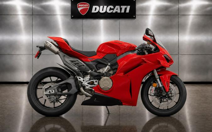 2026 PANIGALE V4 W/COMPLETE Akrapovic TITANIUM EXHAUST