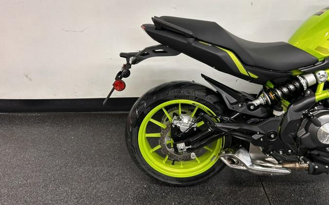 2023 Benelli 302S
