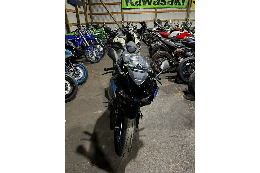 2026 Kawasaki Ninja® ZX™-6R Base