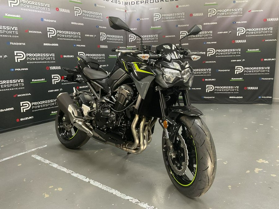 2024 Kawasaki Z900 ABS Metallic Spark Black/Metallic Matte Dark Gray