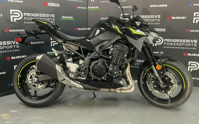 2024 Kawasaki Z900 ABS Metallic Spark Black/Metallic Matte Dark Gray