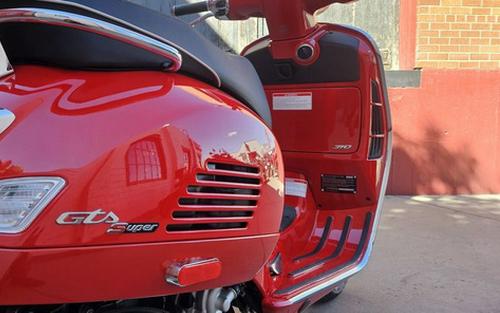 2027 Vespa GTS 310 Super