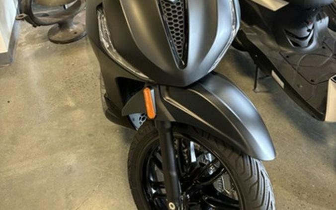 2024 Piaggio BV 400 Deep Black