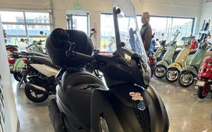 2024 Piaggio BV 400 Deep Black