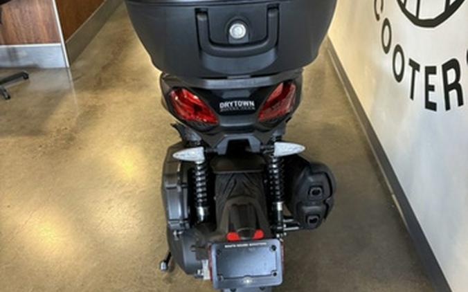 2024 Piaggio BV 400 Deep Black
