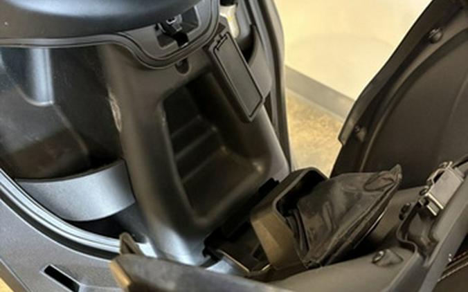 2024 Piaggio BV 400 Deep Black