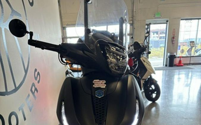 2024 Piaggio BV 400 Deep Black