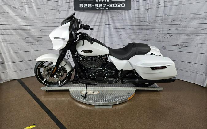 2024 Harley-Davidson Street Glide® White Onyx Pearl