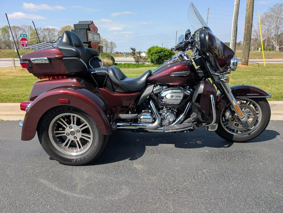 2019 Harley-Davidson® Tri Glide® Ultra Twisted Cherry