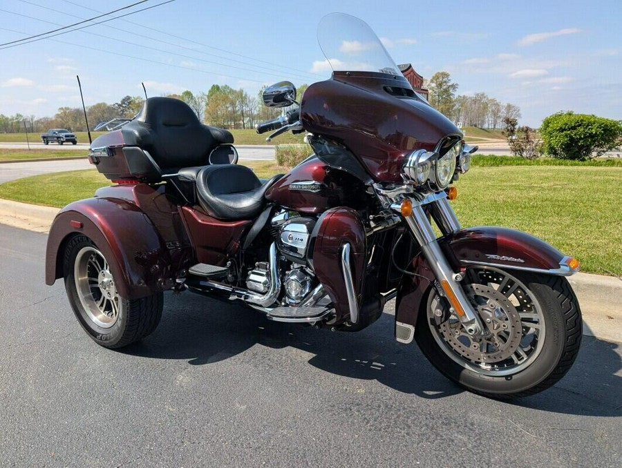 2019 Harley-Davidson® Tri Glide® Ultra Twisted Cherry