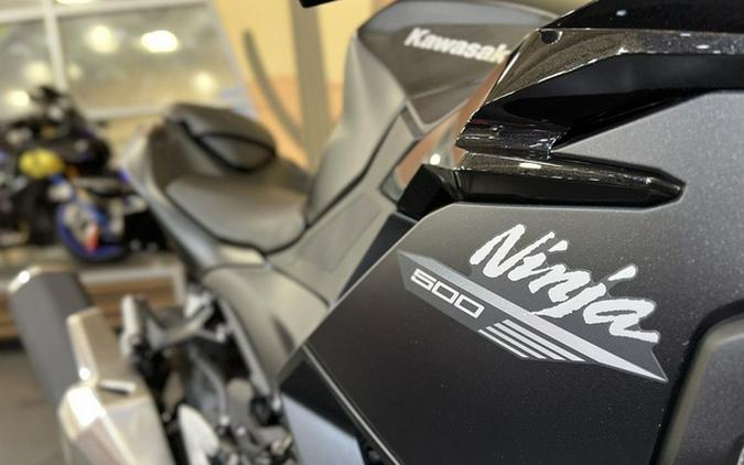 2026 Kawasaki Ninja 500 Metallic Flat Spark Black