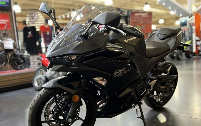 2026 Kawasaki Ninja 500 Metallic Flat Spark Black