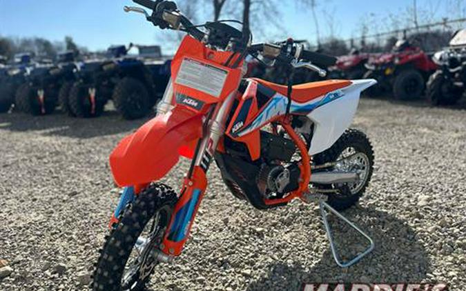 2023 KTM SX-E 3 First Look [Just In Time For Christmas]