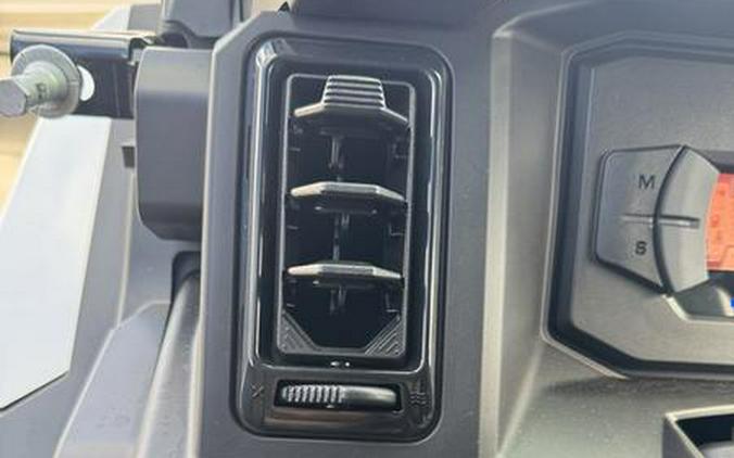 2026 Can-Am® Defender MAX Limited HD11