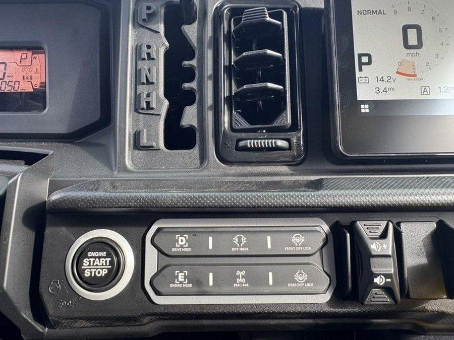 2026 Can-Am® Defender MAX Limited HD11