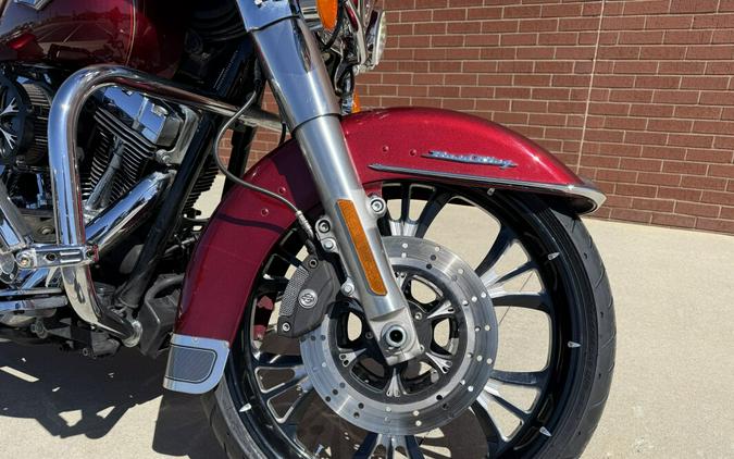 2016 Harley-Davidson® Road King® Velocity Red Sunglo