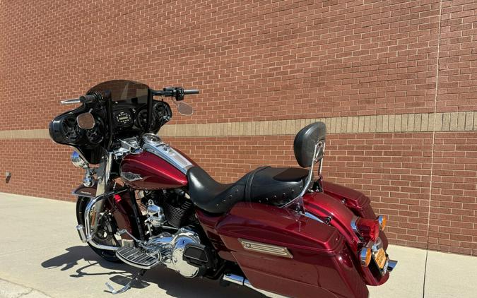 2016 Harley-Davidson® Road King® Velocity Red Sunglo