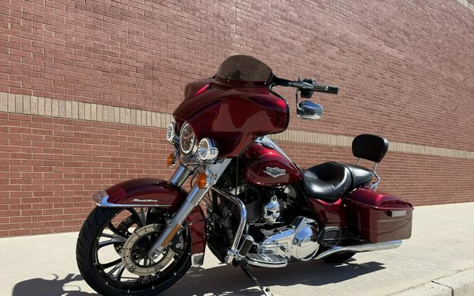 2016 Harley-Davidson® Road King® Velocity Red Sunglo