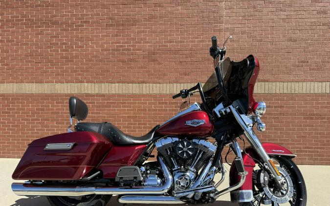 2016 Harley-Davidson® Road King® Velocity Red Sunglo