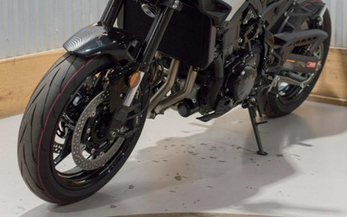 2025 Kawasaki Z900 ABS Metallic Spark Black/Metallic Carbon Gray