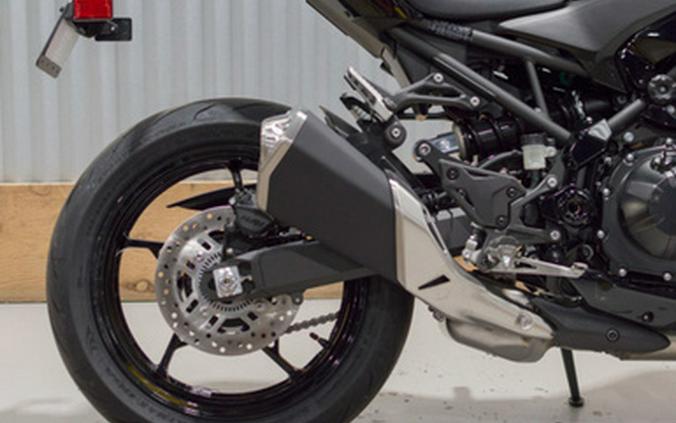 2025 Kawasaki Z900 ABS Metallic Spark Black/Metallic Carbon Gray