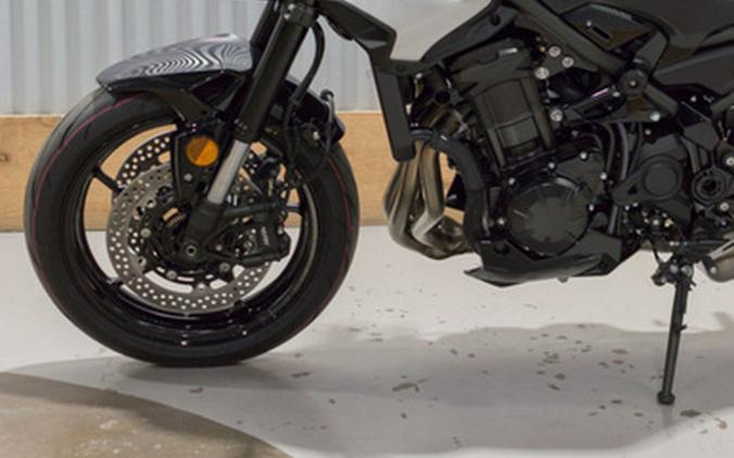2025 Kawasaki Z900 ABS Metallic Spark Black/Metallic Carbon Gray
